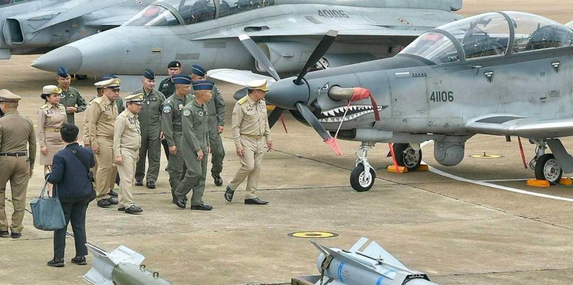 Tayland Başbakanı'nın kullandığı uçağa F-16'lar eşlik etti
