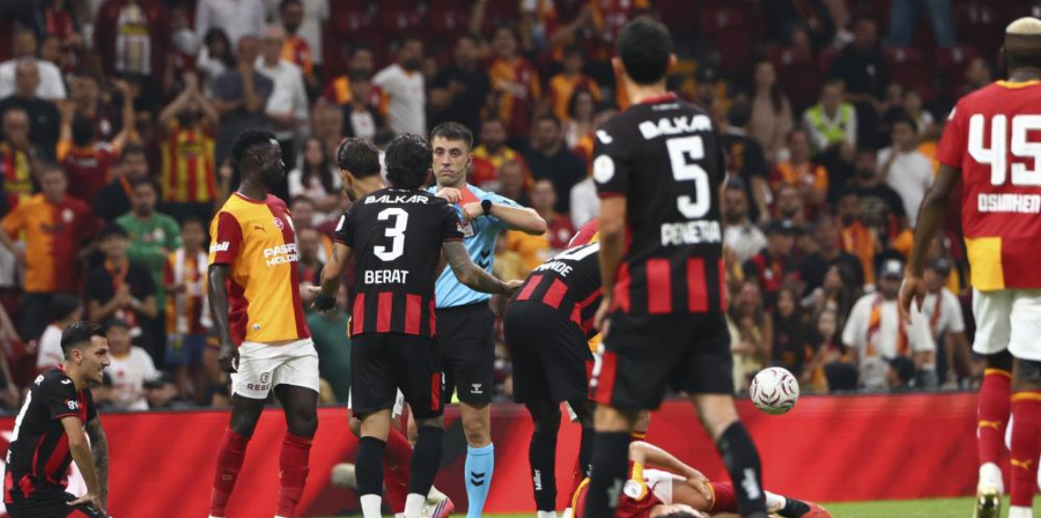 Süper Lig'de yeni sezonun ilk kırmızı kartı Alexandros Kyziridis'e çıktı