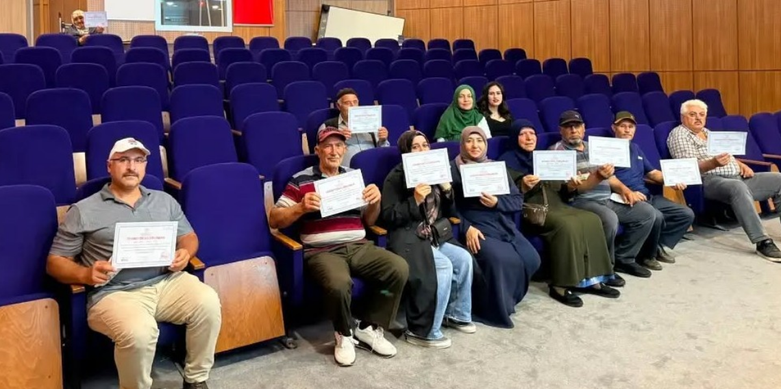 Bayburt’ta Diyabet Okulu’nda eğitim alan hastalara diplomaları verildi