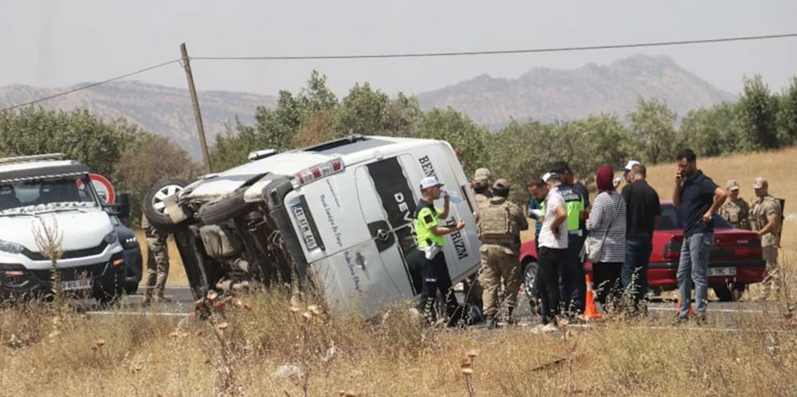 Diyarbakır'da minibüs devrildi: 5 ölü, 11 yaralı