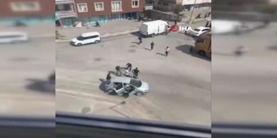 Ankara'da bir kişinin kalabalığın üzerine ateş açtığı saldırı kamerada