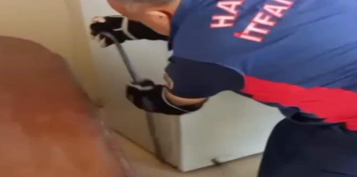 Hatay'da yerleşim yerlerine giren yılanlar yakalandı