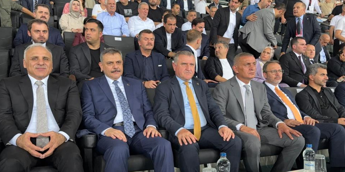 Bakanlar ve TFF Başkanı Amedspor-Erzurumspor maçını tribünde takip etti