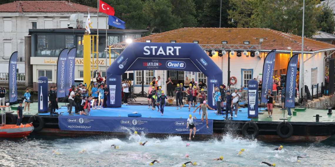 Dünyanın ilk ve tek kıtalararası triatlon heyecanı İstanbul'da yaşandı