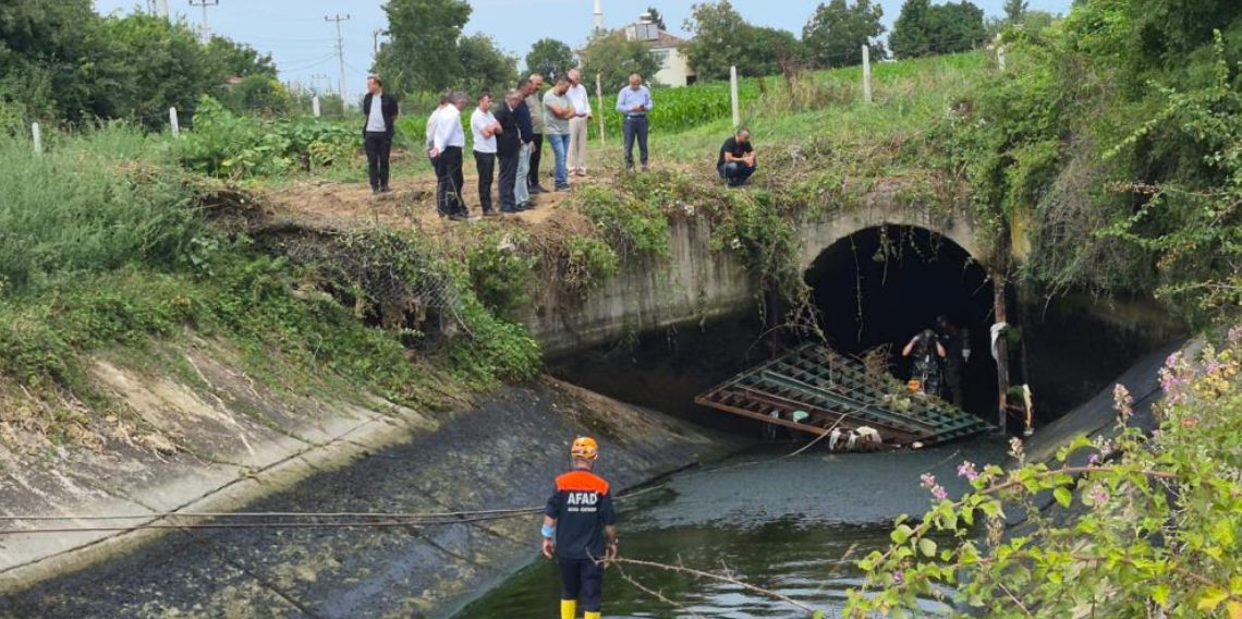 Bafra'da otomobil sulama kanalına düştü: 1 kayıp, 1 yaralı