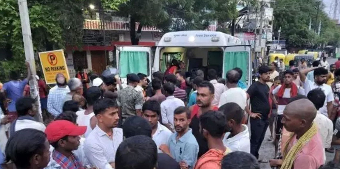 Hindistan'da tapınakta izdiham: En az 7 kişi hayatını kaybetti