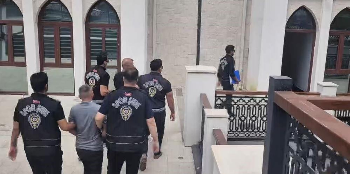 Yüksek fiyattan bilet satan 3 karaborsacı yakalandı