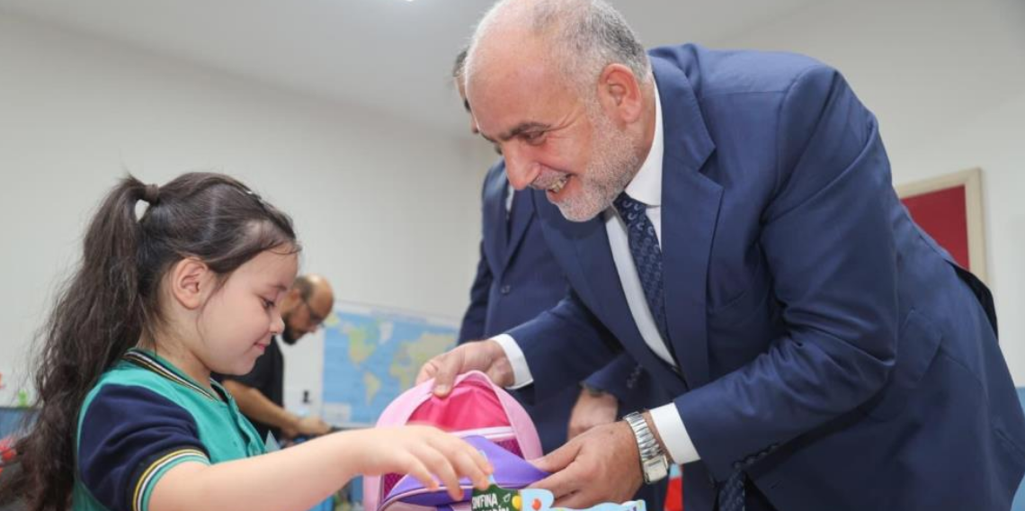 Bu ilçede tüm öğrencilere çanta ve kırtasiye seti hediye