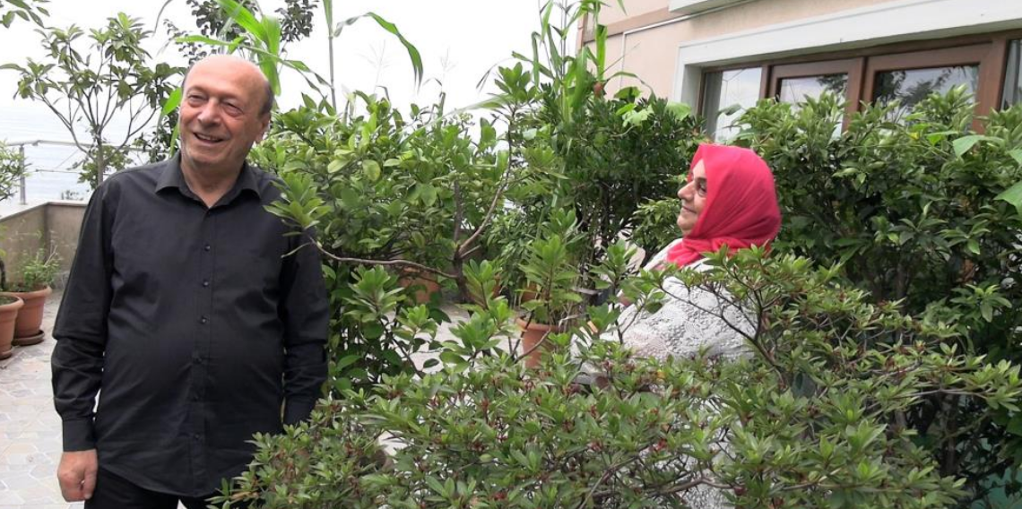 102 saksıyla köy hayatını apartman balkonuna taşıdılar