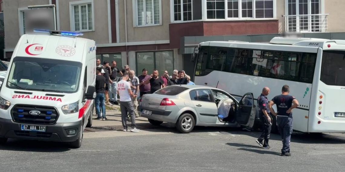 Zonguldak’ta halk otobüsü otomobille çarpıştı: