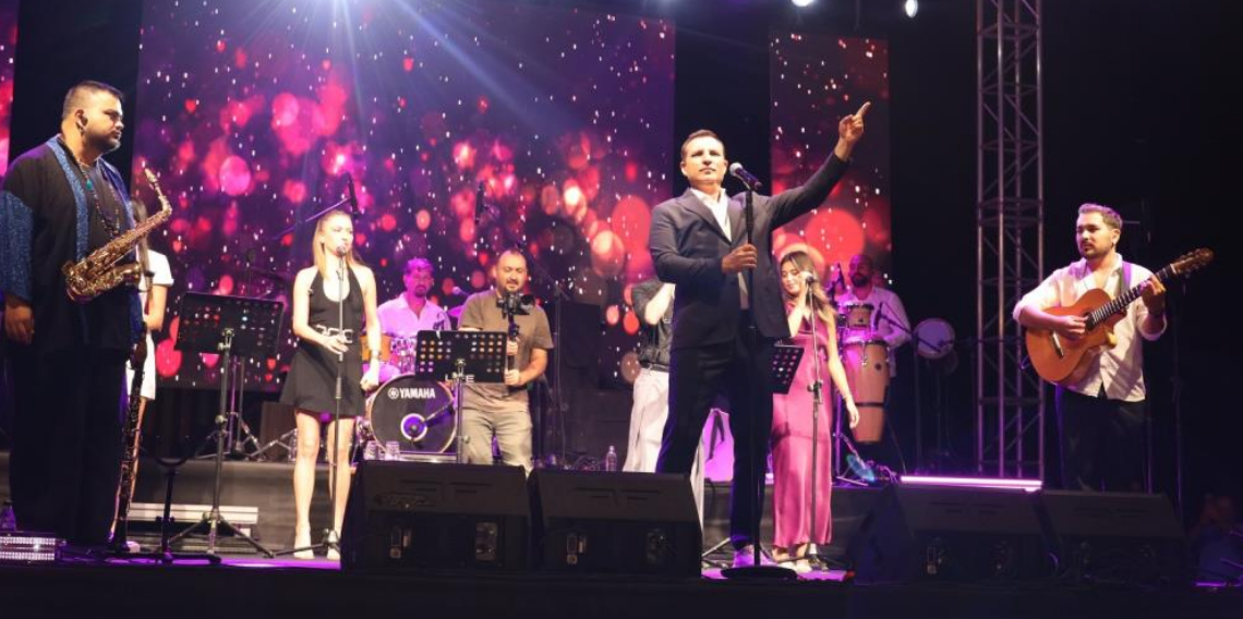 Alaçam Geyikkoşan’da Rafet El Roman coşkusu! 25 bin kişi şarkılara eşlik etti