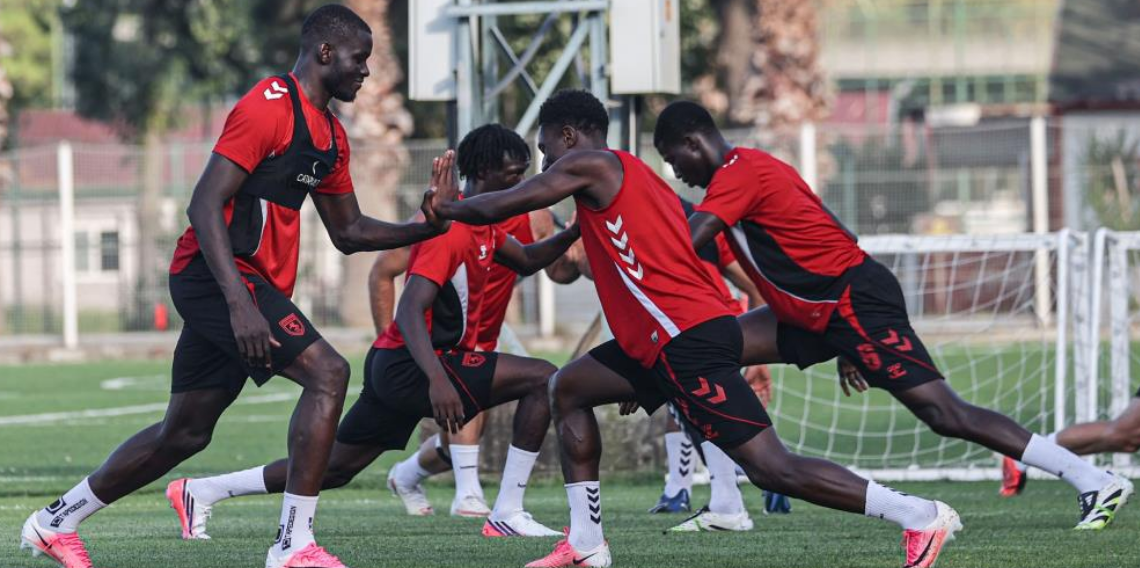 Samsunspor’da hedef 3 puan! Karadeniz derbisinde Çaykur Rizespor’a konuk olacak