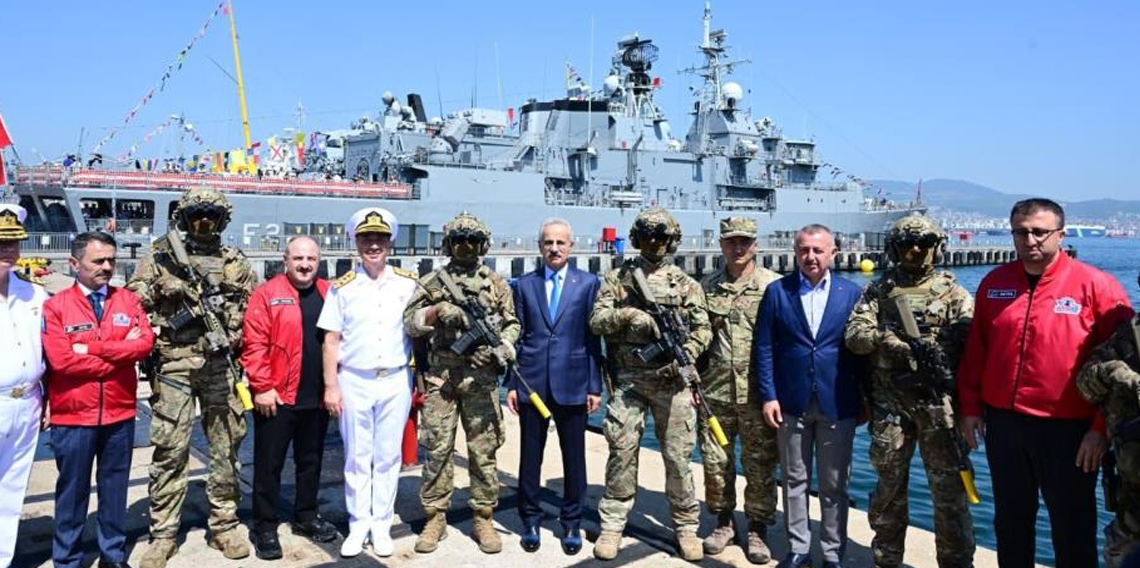 Ulaştırma ve Altyapı Bakanı Uraloğlu, TEKNOFEST Mavi Vatan'ı ziyaret etti