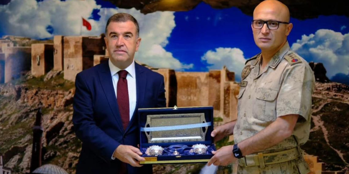 Vali Eldivan’dan Jandarma Komutanı Fatih Aslan’a veda ziyareti
