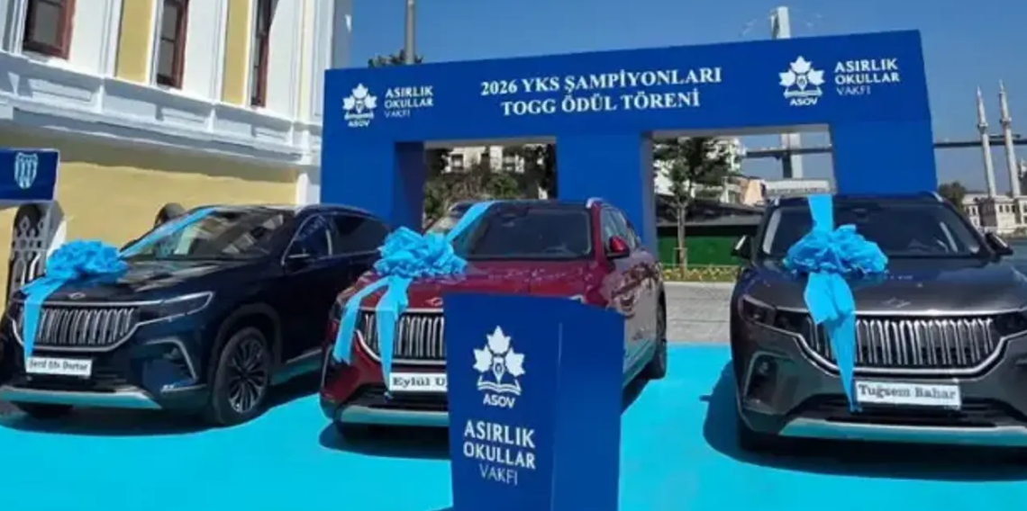YKS birincilerine Togg marka otomobil hediye edildi