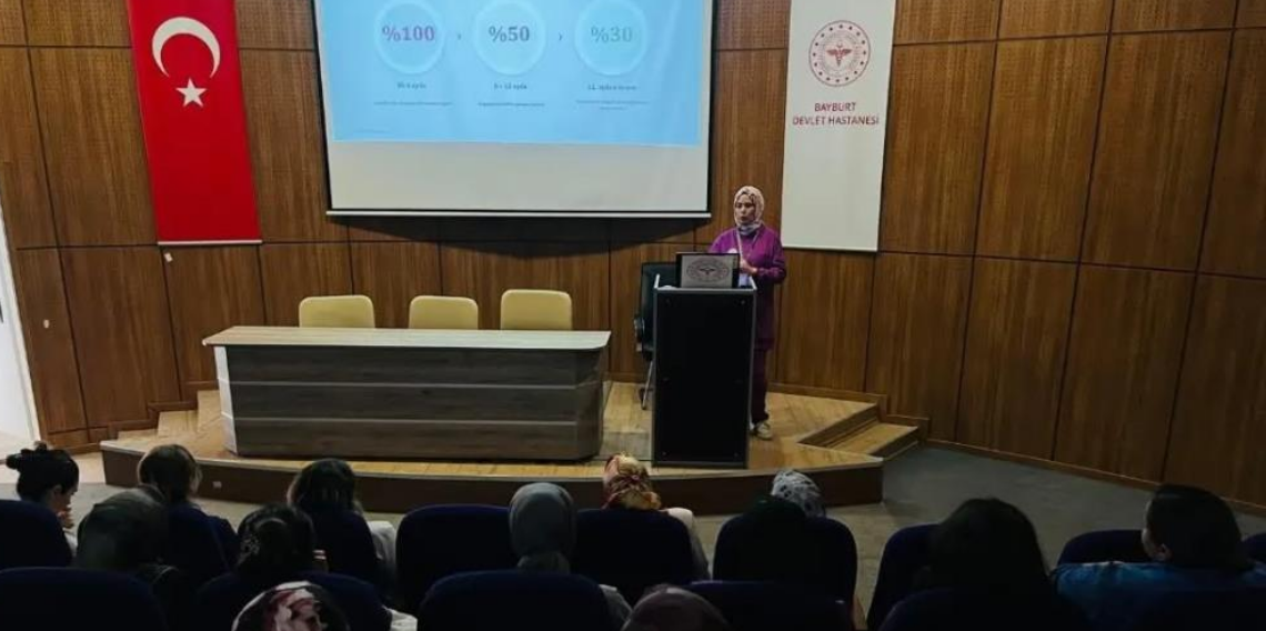 Bayburt Devlet Hastanesi’nde anne sütü eğitimi düzenlendi