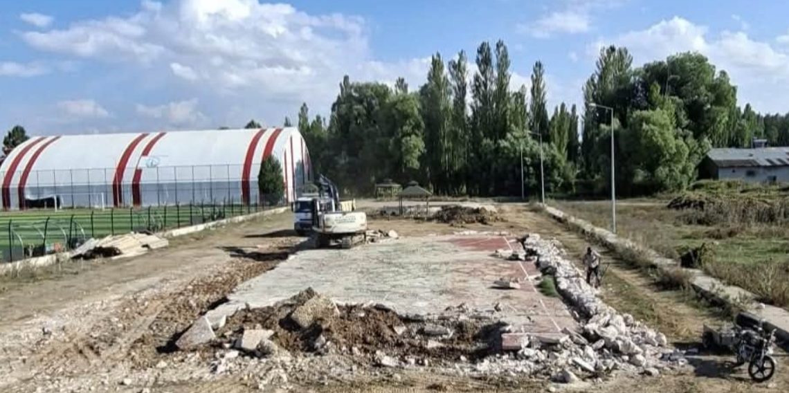 Arpalı’da spor tesisleri baştan aşağı yenileniyor!