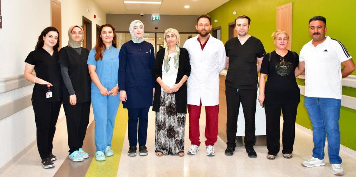Karnından 20 kiloluk tümör çıkarılan hasta sağlığına kavuştu