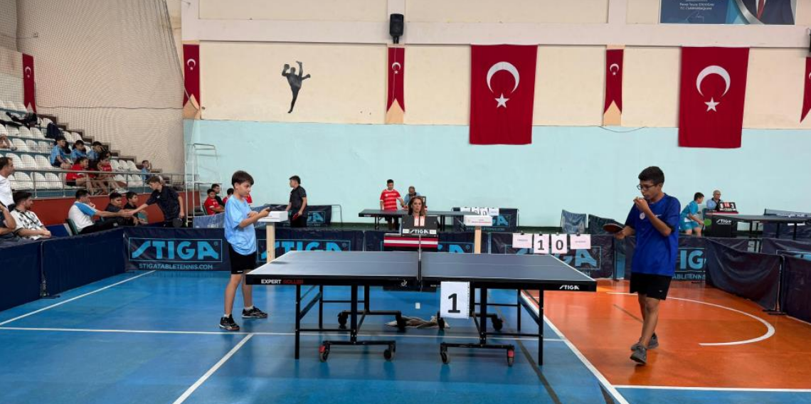 Türkiye’nin genç masa tenisçileri Hopa’da şampiyonluk için yarışıyor