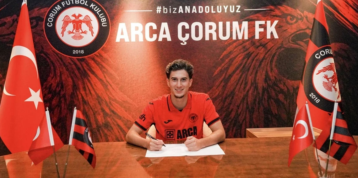 Trabzonspor'da ayrılık resmen açıklandı genç forvet Arca Çorum FK'ye imza attı