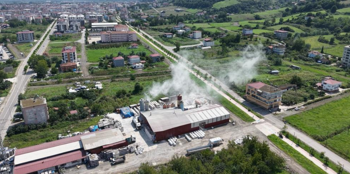 Samsun’da Fabrika Bacası Alarmı! Yoğun Duman Korkuttu