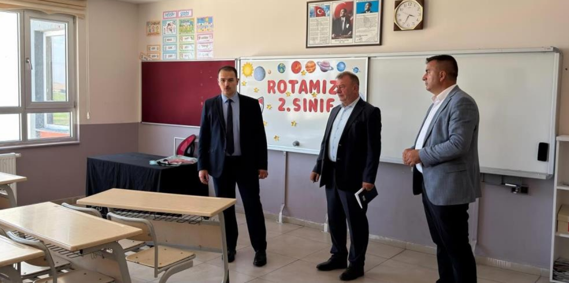 Demirözü’nde Okullar Yeni Eğitim Yılına Hazırlanıyor! Eksikler Yerinde İncelendi