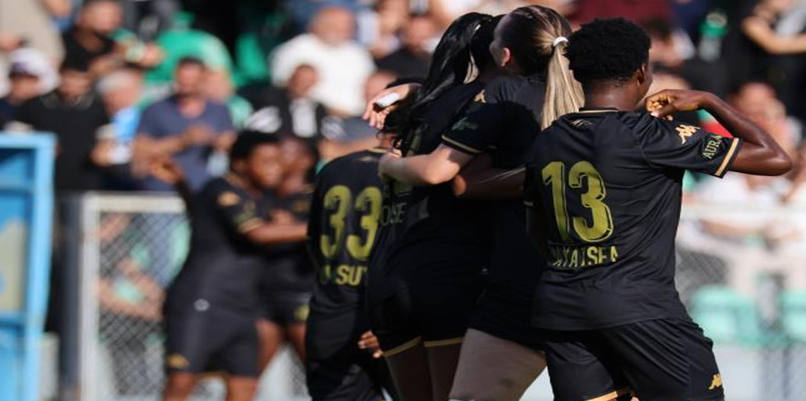 Laurıe Ann Moıse sezona hat-trick yaparak başladı