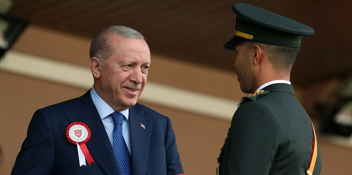 Harp okulu birincisi imam hatipten çıktı! Değirmenci'ye diplomasını Erdoğan verdi