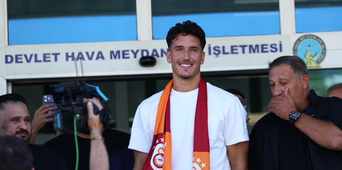Galatasaray'ın yeni transferi Deniz Gül, İstanbul'a geldi