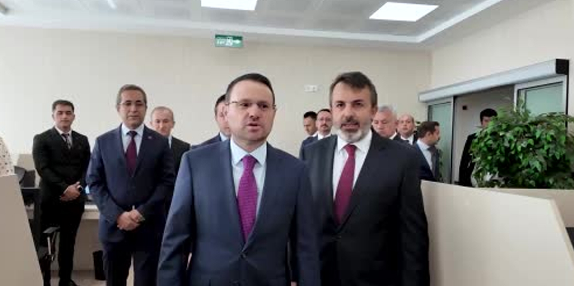 Bakan Gürlek, ‘Alo Adalet 135’ çağrı merkezinde incelemelerde bulundu