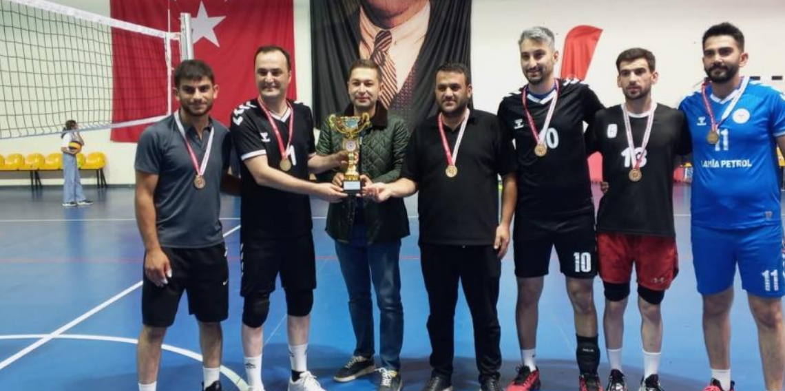 Aydıntepe’de 30 Ağustos Zafer Kupası’nın Şampiyonu Yakutiye Gençlik Oldu