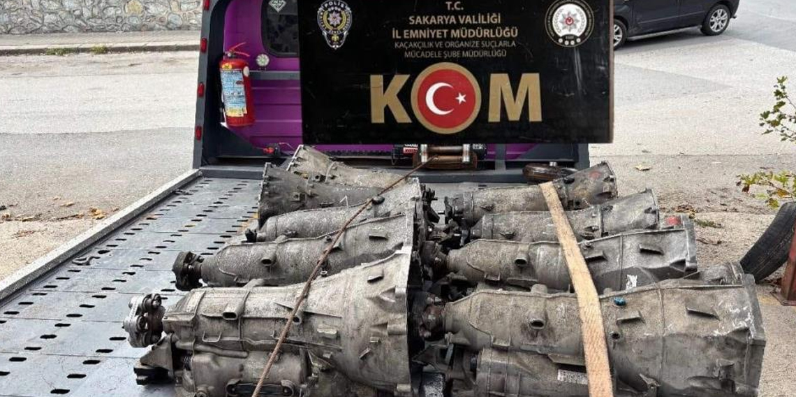 Depolar didik didik arandı, yüzlerce kaçak ürün çıktı: 2 gözaltı