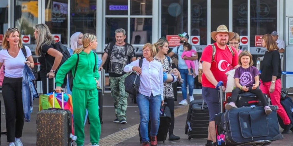 Antalya'ya 8 ayda 11 milyon turist geldi: Rus ve Almanların payı dikkat çekti
