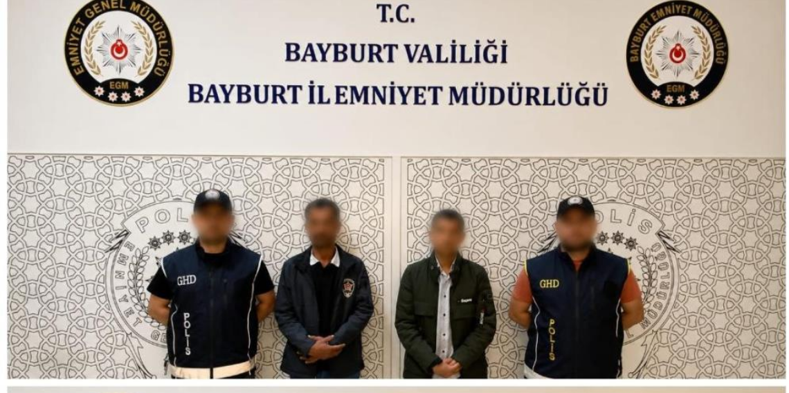 Bayburt'ta 2 düzensiz göçmen ile 2 şüpheli yakalandı