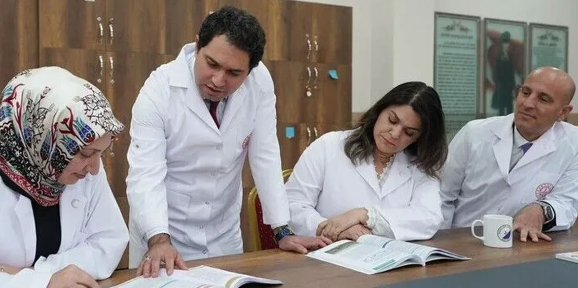 MEB duyurdu! Öğretmen önlüğü standartları belirlendi