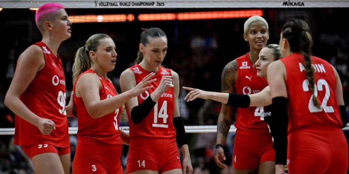 Vali Yılmaz, A Milli Kadın Voleybol Takımını tebrik etti