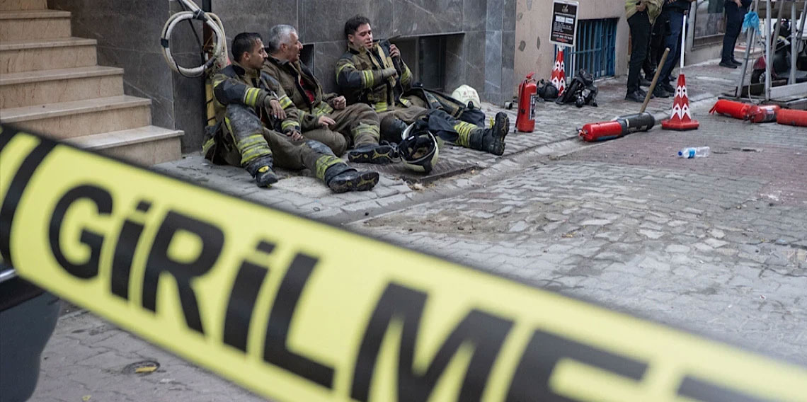 Bakırköy’de bir otelde çıkan yangında 12 kişi yaralandı