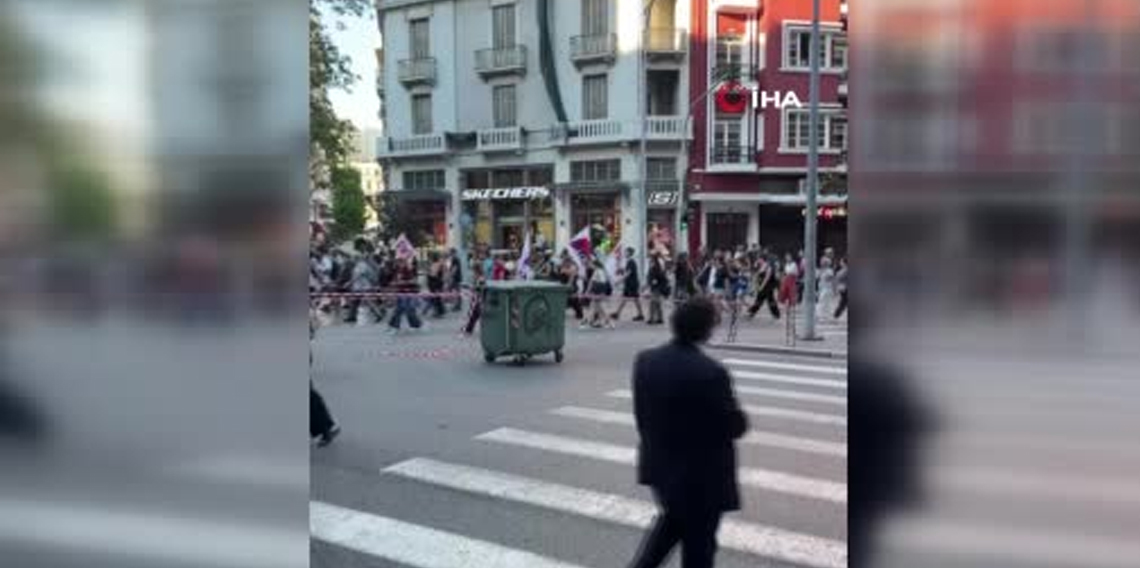 Selanik’te binlerce kişi, Miçotakis’in konuşması öncesi protesto düzenledi