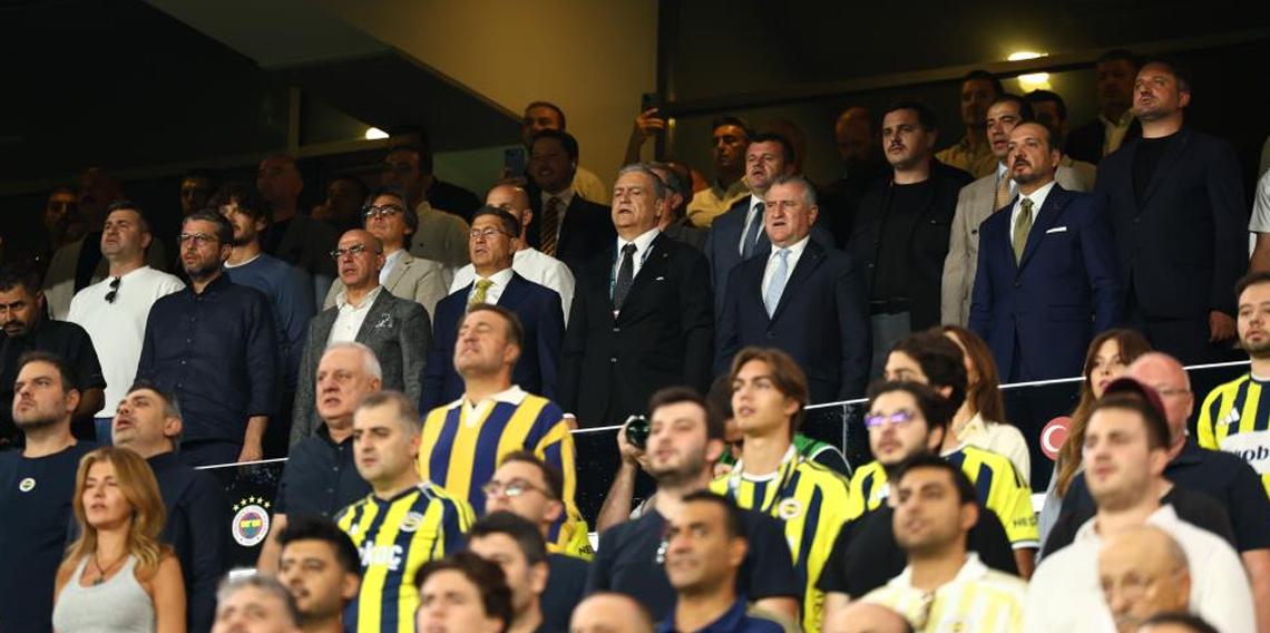 Bakan Bak, Fenerbahçe - Beşiktaş derbisini takip etti