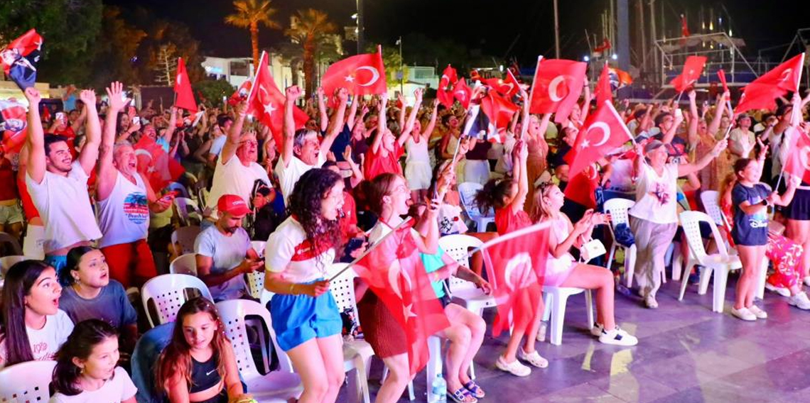 A Milli Kadın Voleybol Takımı'nın şampiyonluğu coşkuyla kutlandı