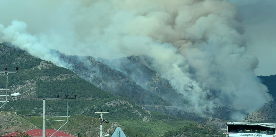Mersin'deki orman yangını sürüyor