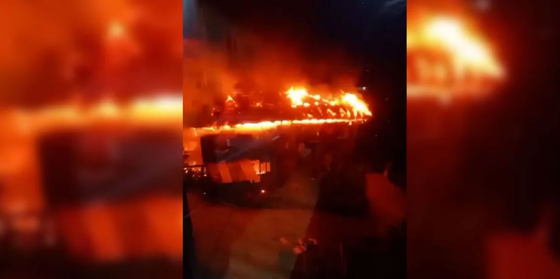 Rize'de gece yarısı ev yangını paniğe neden oldu