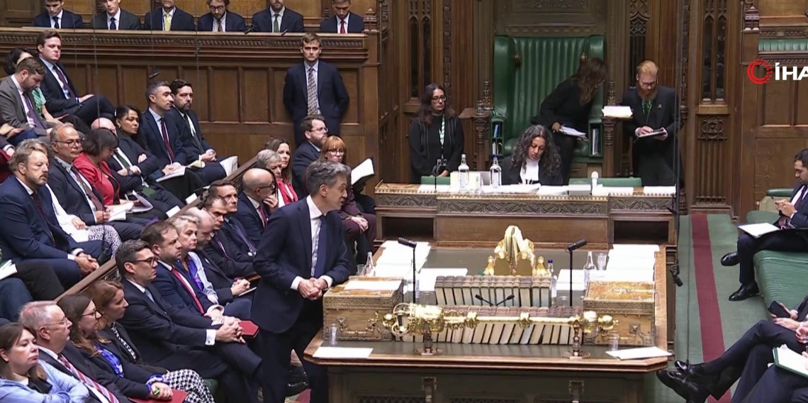İngiltere Dışişleri Bakanı Miliband, İsrail'i Batı Şeria'da etnik temizliğe göz yummakla suçladı