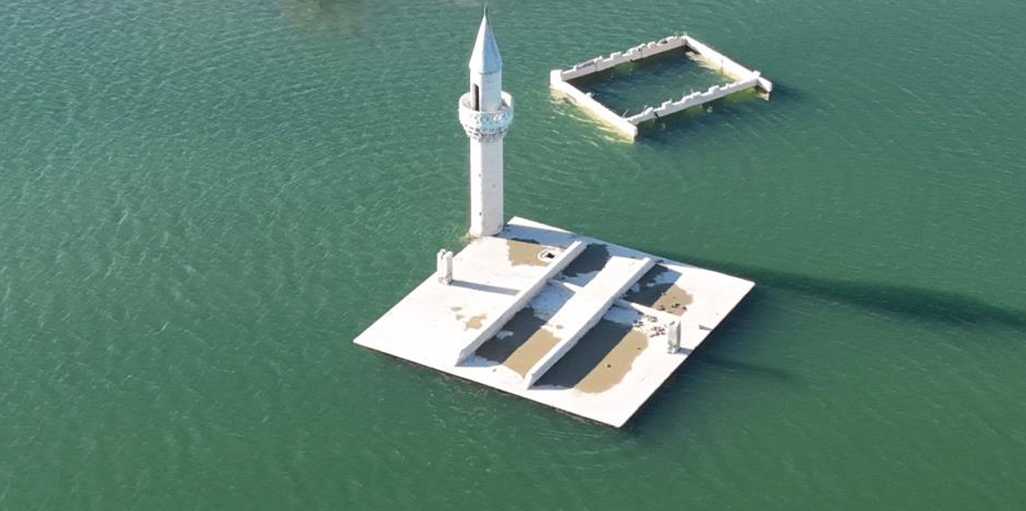Kars’ta sular çekildi, eski köy ortaya çıktı