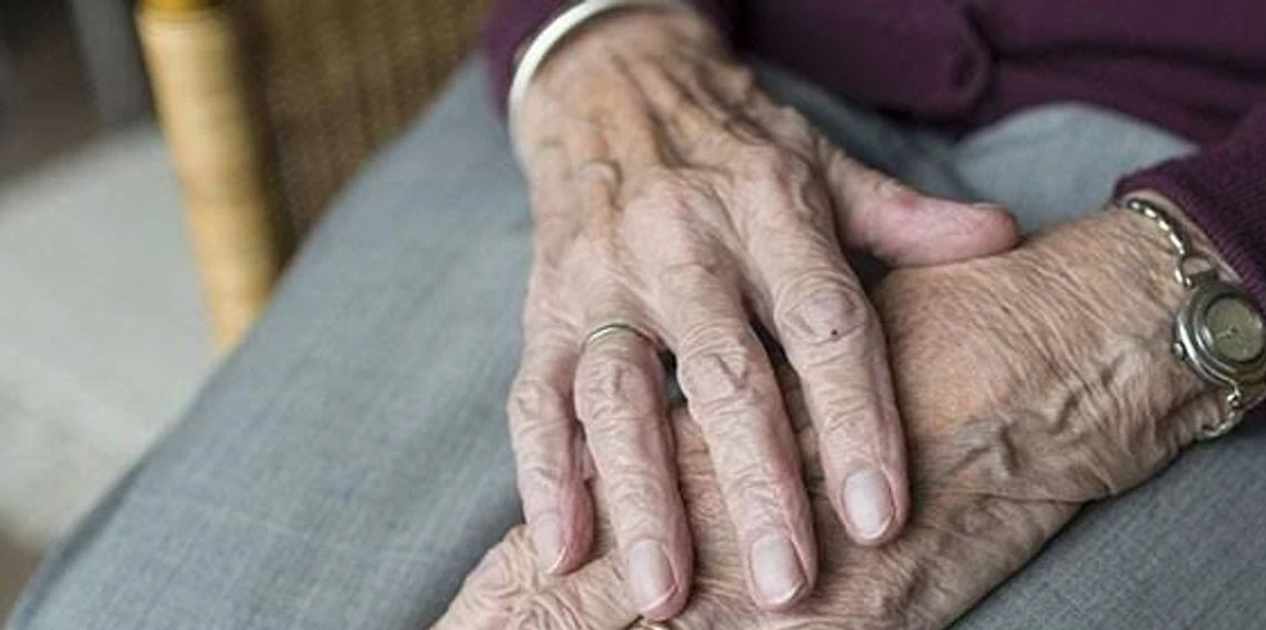 Uzmanından uyarı: Yaşlı hastaların ameliyat edilmesinden korkmayın