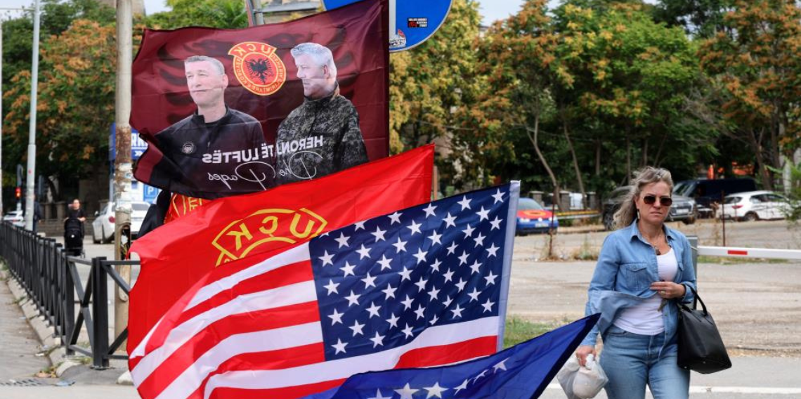 Kosova'da on binlerce kişi, eski Cumhurbaşkanı Thaçi ve UÇK liderlerinin serbest bırakılması için sokaklara döküldü