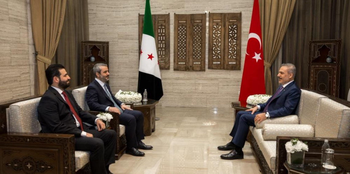 Bakan Fidan, Suriyeli mevkidaşı Şeybani ve Suriye İçişleri Bakanı Hattab ile üçlü görüşme gerçekleştirdi