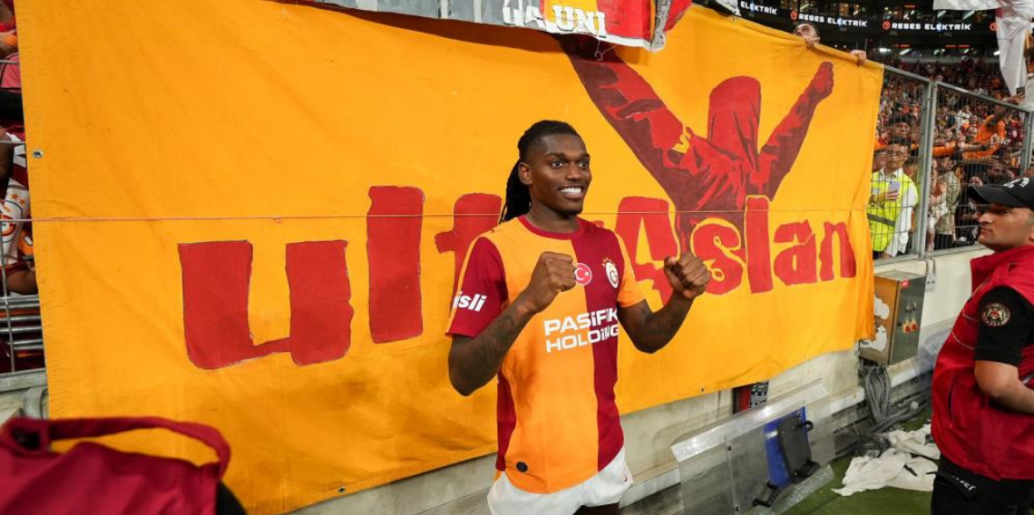 Galatasaray'da maç sonucu üçlüsü Rafael Leao'dan