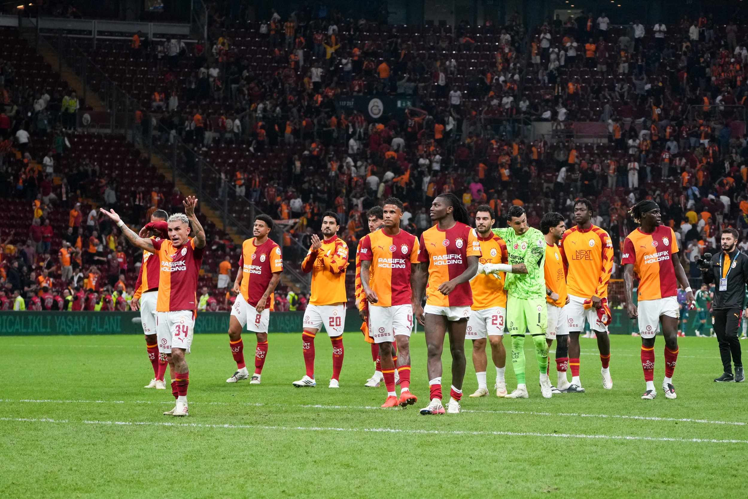 Galatasaray, Trendyol Süper Lig'de haftayı lider tamamladı