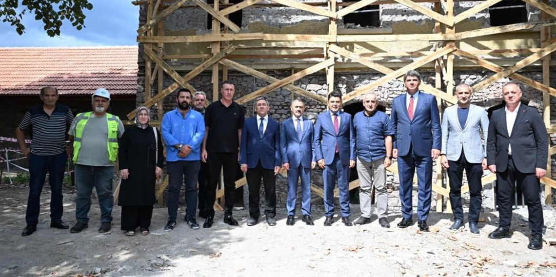 Bakan Yardımcısı Boyraz, tarihi garda restorasyon çalışmarını inceledi